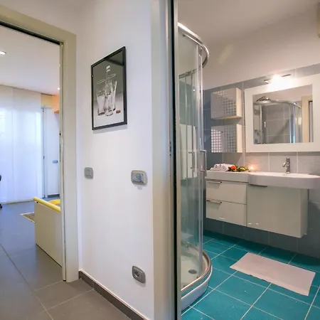 Sleeps 6 Air Con * Blevio