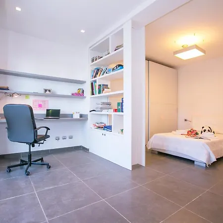 Sleeps 6 Air Con Blevio