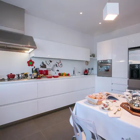 Villa Sleeps 6 Air Con Blevio