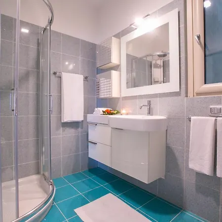 Sleeps 6 Air Con Blevio