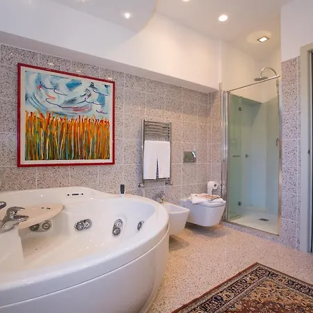 Villa Sleeps 6 Air Con